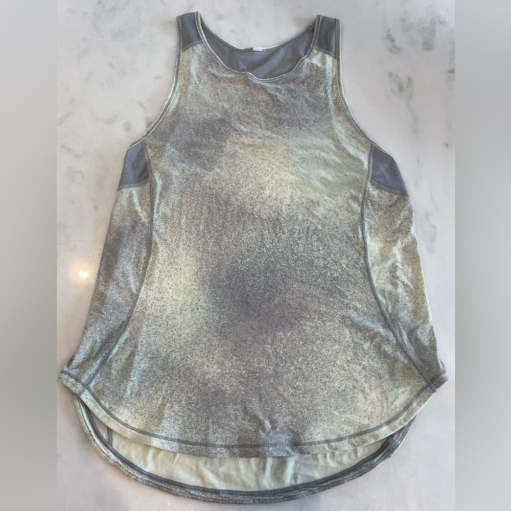 Lululemon loose fitting tank with mesh detailing. EUC. Size 6.